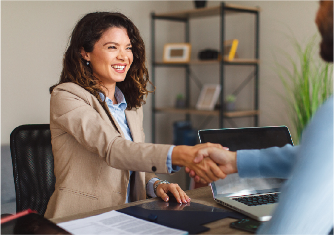La marque employeur est une stratégie marketing à long terme qui vous aidera à gérer votre image auprès des employés actuels et potentiels.